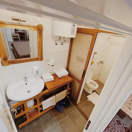 Guest house At Pikotiko's - For Rent