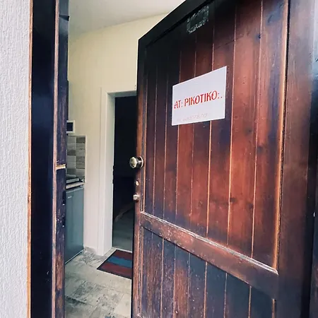 At Pikotiko's - For Rent Guest house Korce