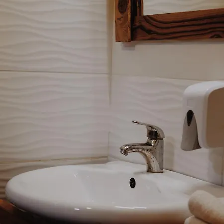 Guest house At Pikotiko's - For Rent