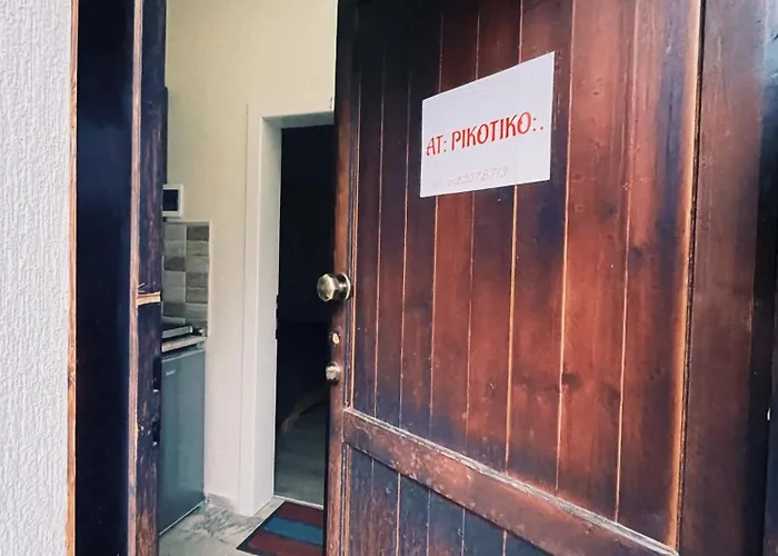At Pikotiko's - For Rent Гостевой дом Корча