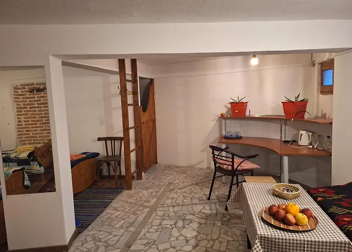 At Pikotiko's - For Rent 招待所 科尔察